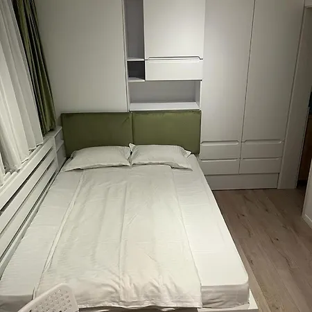 Ingrid By The Sea Mamaia